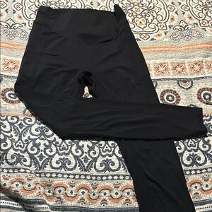 HALARA Sleek Black Leggings